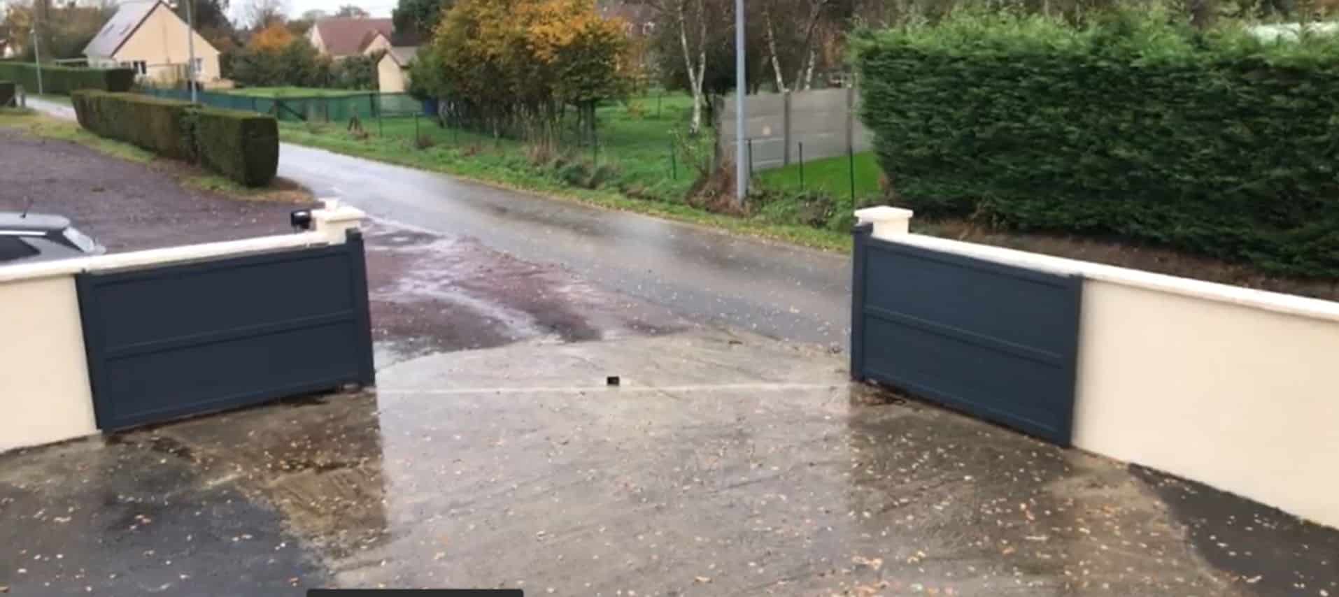 Réalisation à Fontenay-le-Fleury : Installation d’un Portail Anaé – Marque Kostum avec Motorisation Somfy Réalisation à Fontenay-le-Fleury : Installation d’un Portail Anaé – Marque Kostum avec Motorisation Somfy