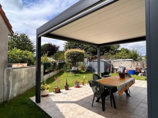 Réalisation aux Clayes-sous-Bois : Portail, Pergola B200 et Porte de Garage avec Domotique Somfy