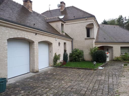 Installation d'une porte de garage sectionnelle à Chatou