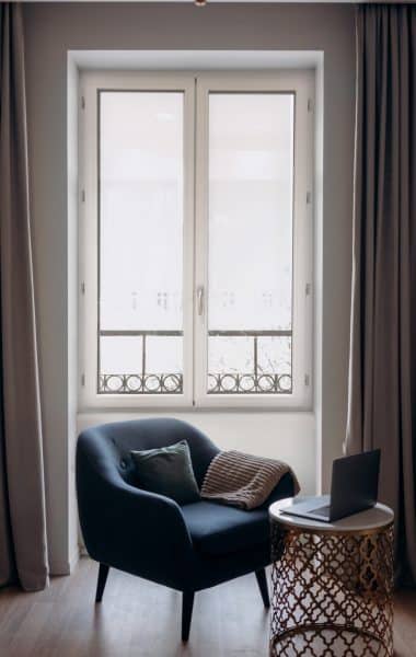 Fenêtre bois de couleur claire style contemporain