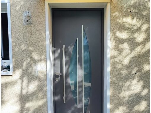 Réalisation à Saclay : Installation d'une Marquise Zénith 900 – Marque Bel'M