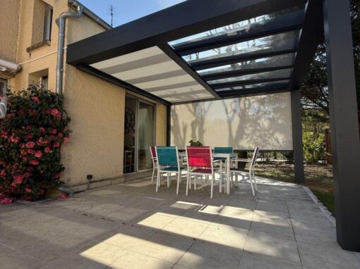 Réalisation à Saint-Prix : Installation d’une Pergola Brustor B800 à Toit en Verre